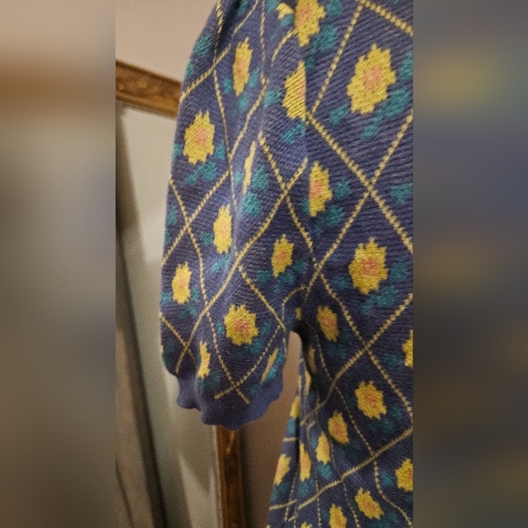 MODCLOTH Throwback Blooms Short Sleeve Sweater. Size small - Picture 9 of 12